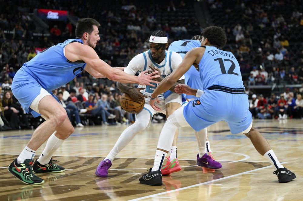 展现出极强 展现出极强