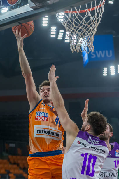 的表现则显 的表现则显